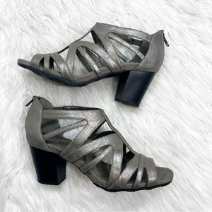 Easy Street Amaze Sultry Strappy High Heel Sandals Pewter Metallic NWOT 9 M